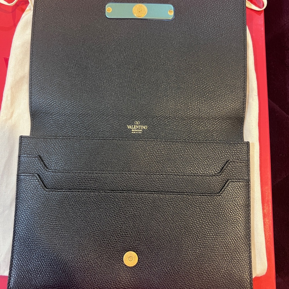 Valentino Garavani Black Clutch with Gold Emblem - Picture 4 of 6